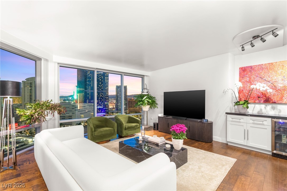 222 KAREN Avenue 2802