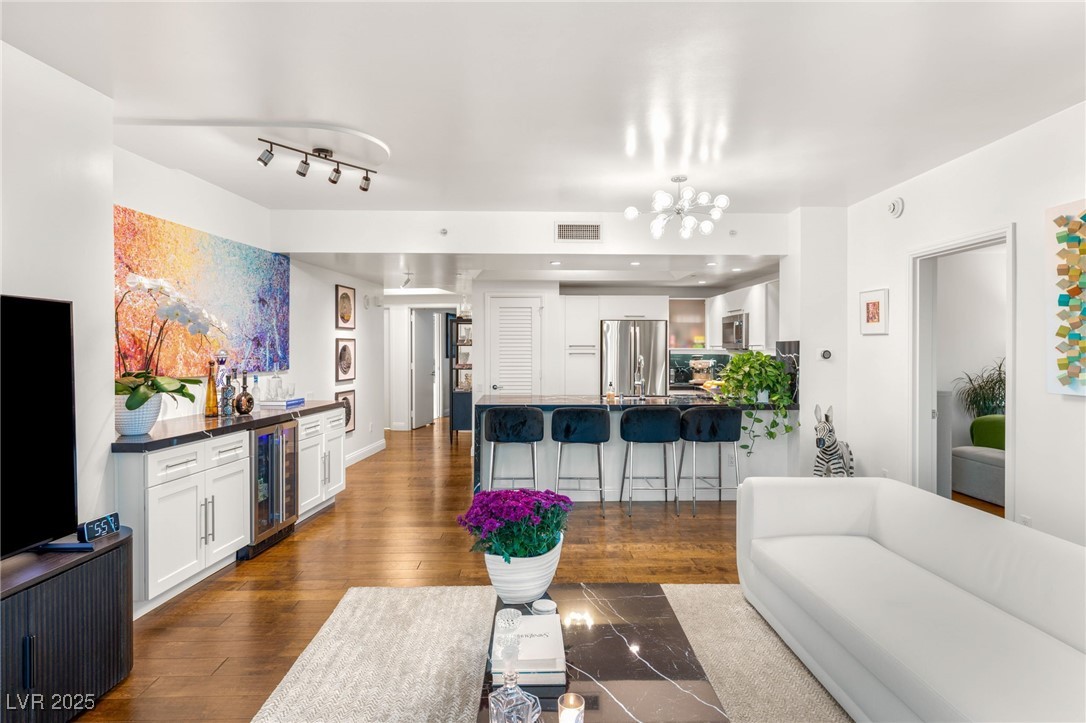 222 KAREN Avenue 2802