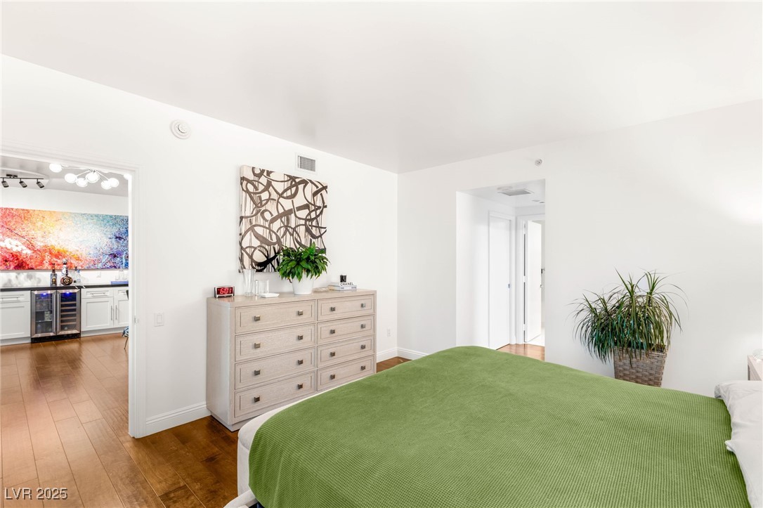 222 KAREN Avenue 2802