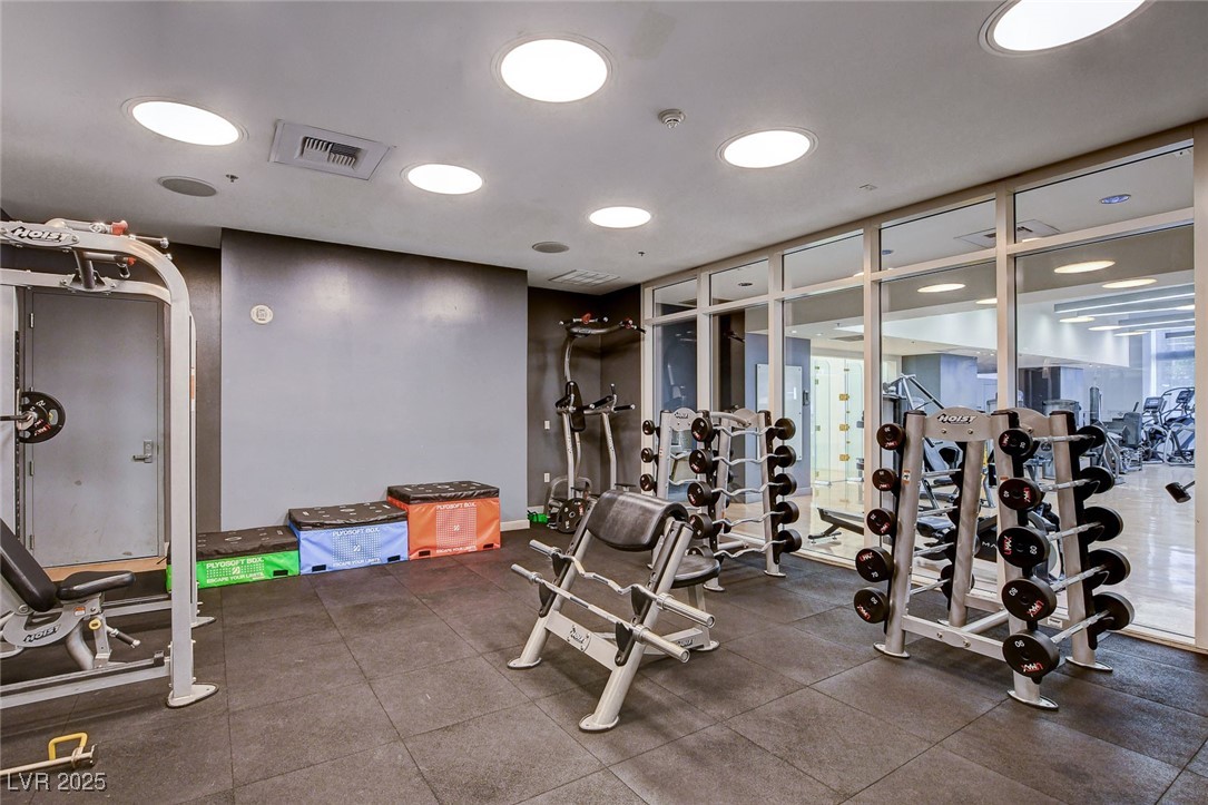 4525 Dean Martin Drive 909