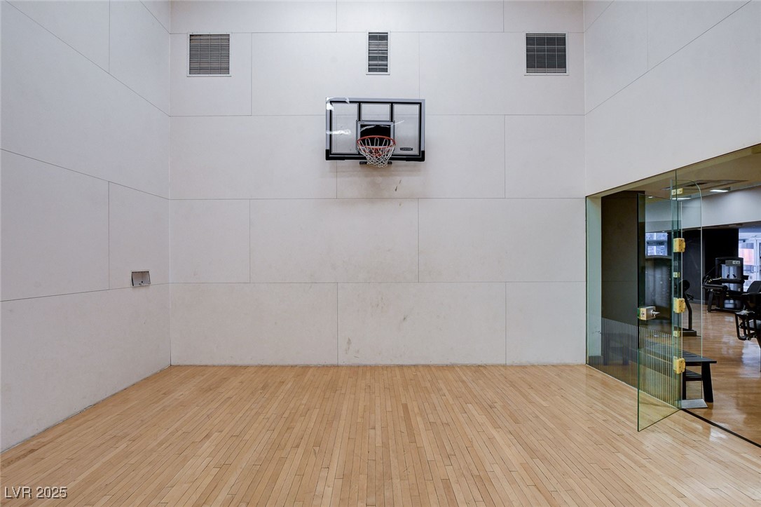 4525 Dean Martin Drive 909