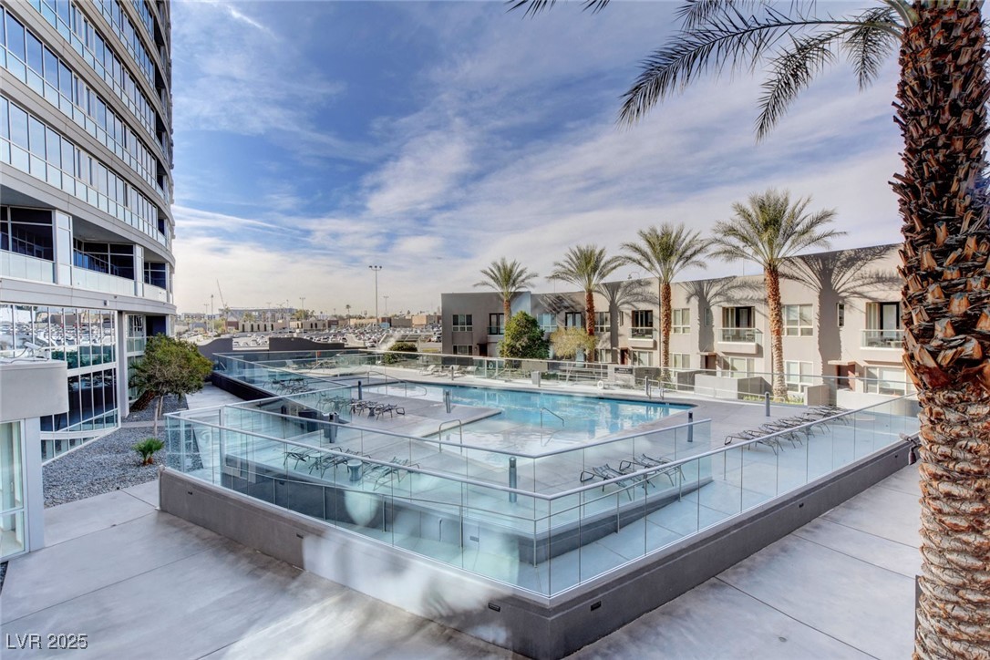 4525 Dean Martin Drive 909