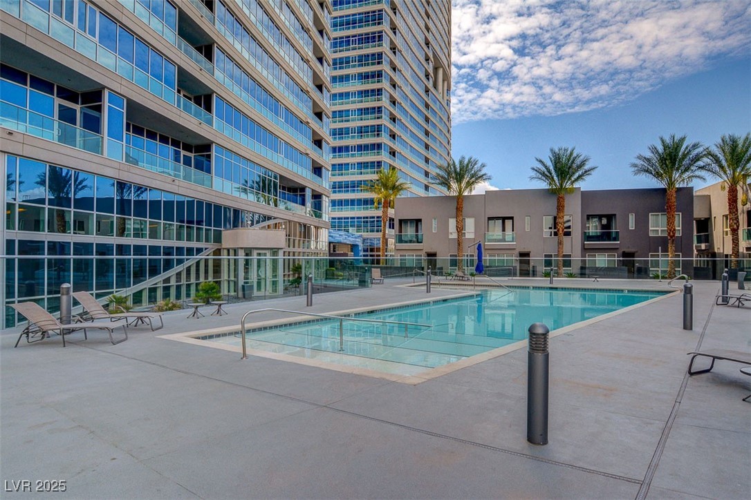 4525 Dean Martin Drive 909