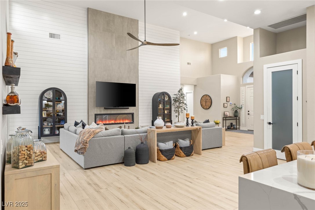 2 EL MACERO Court