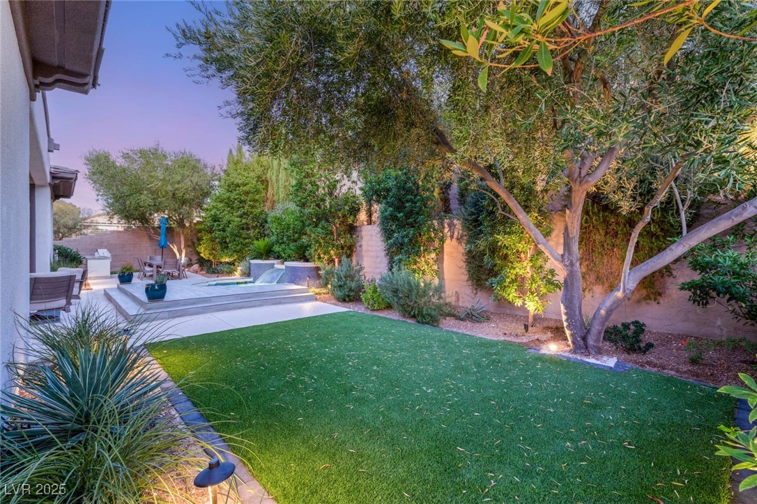 2 EL MACERO Court