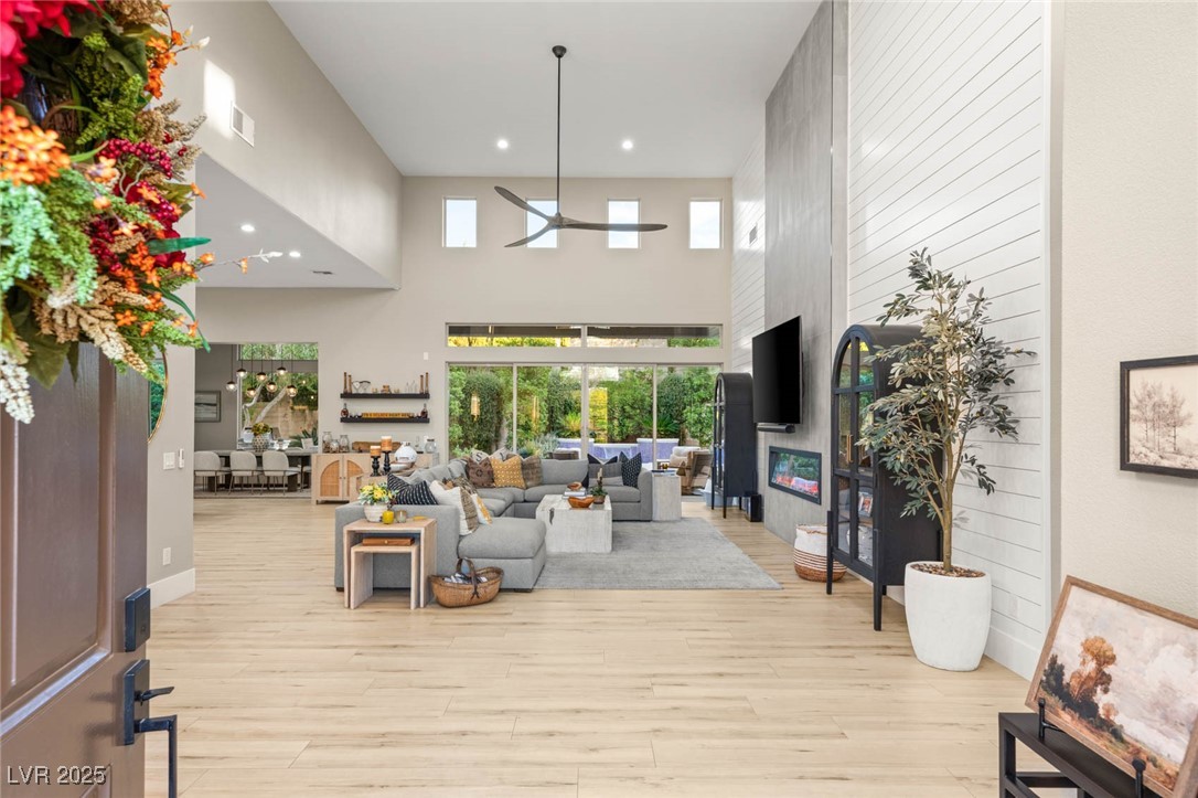 2 EL MACERO Court