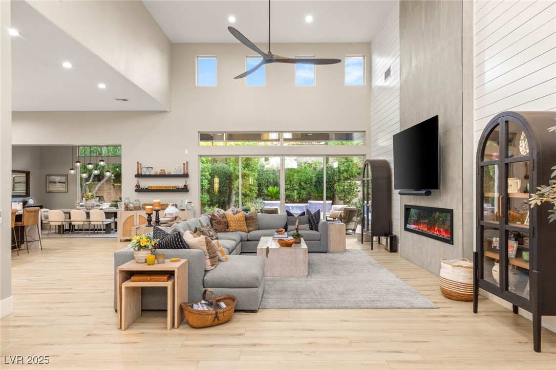 2 EL MACERO Court