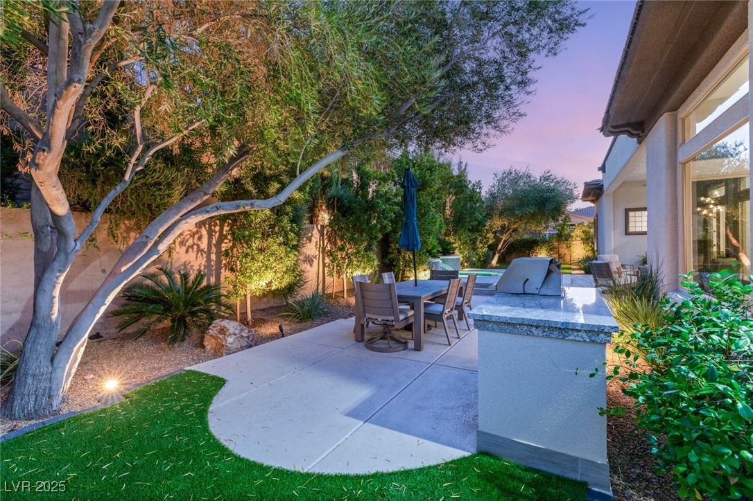 2 EL MACERO Court