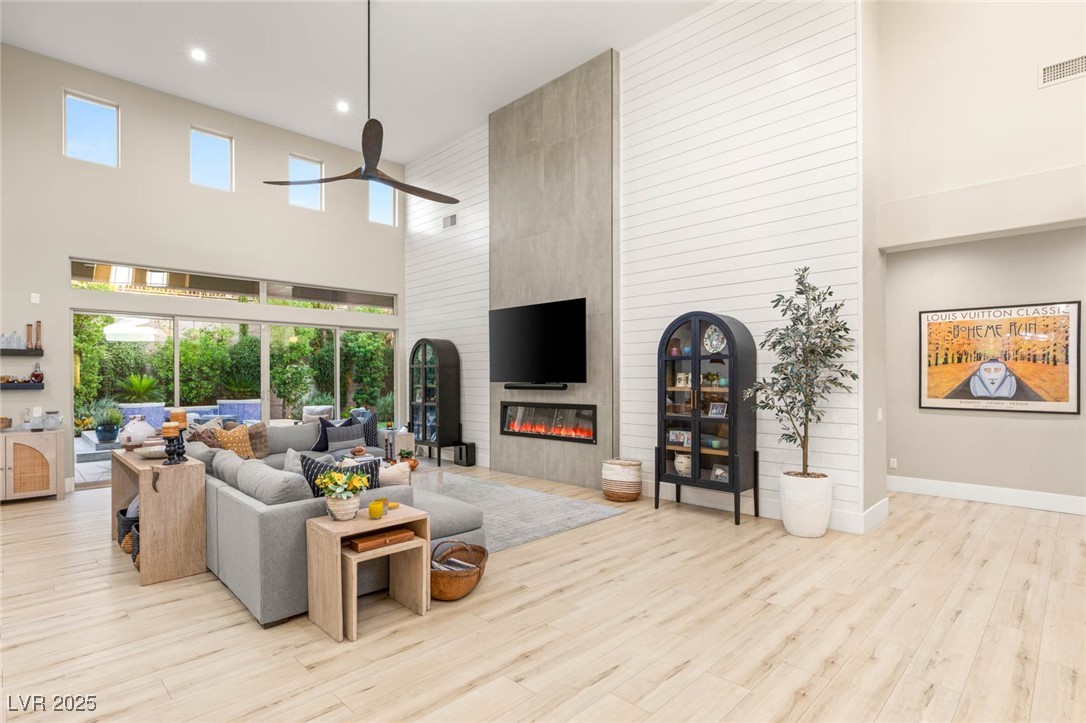 2 EL MACERO Court