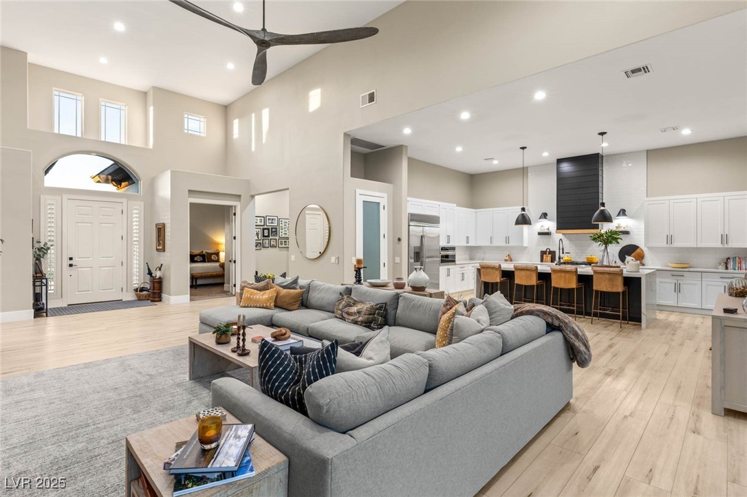 2 EL MACERO Court