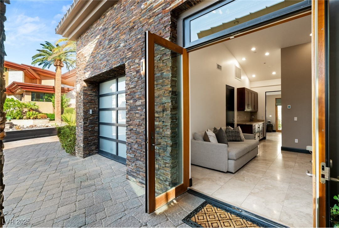 569 Lairmont Place
