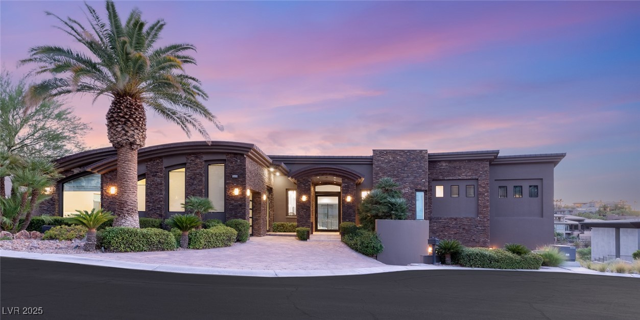 569 Lairmont Place