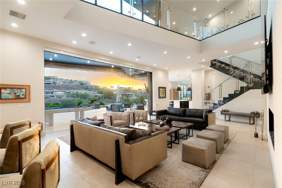 569 Lairmont Place
