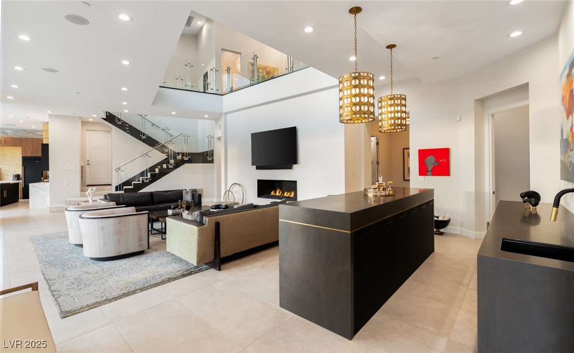 569 Lairmont Place