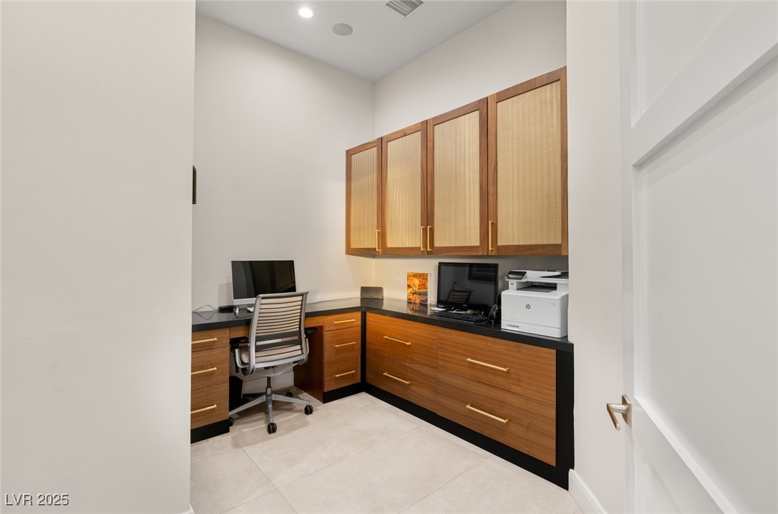 569 Lairmont Place