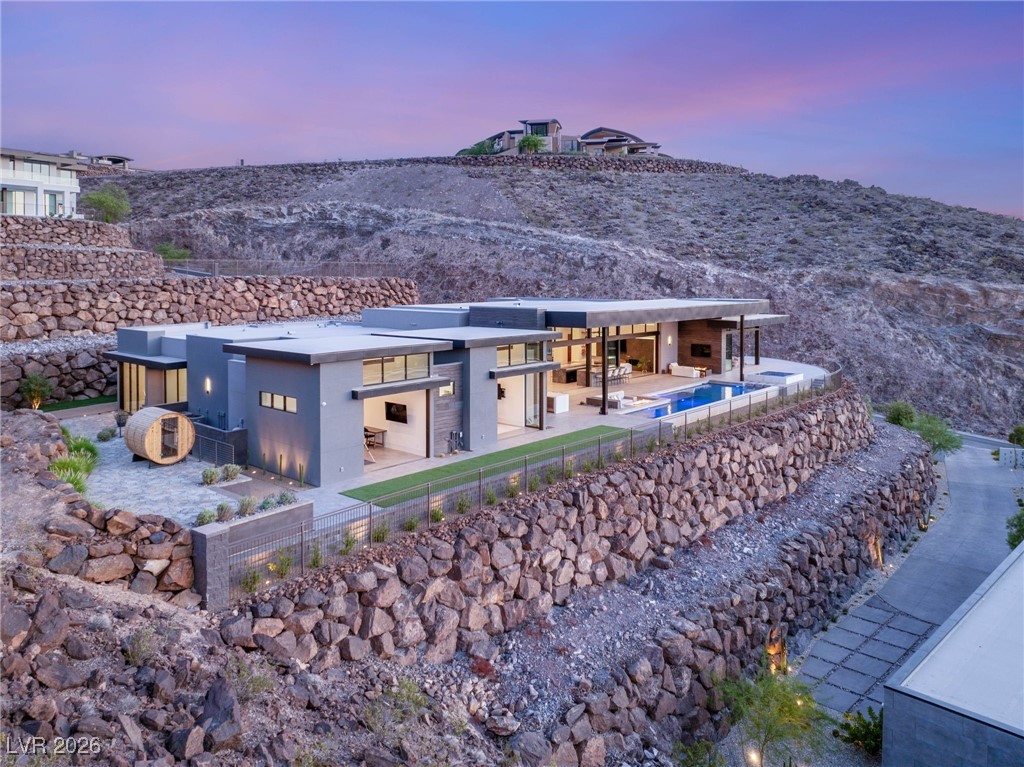 6 Hidden Heights Court