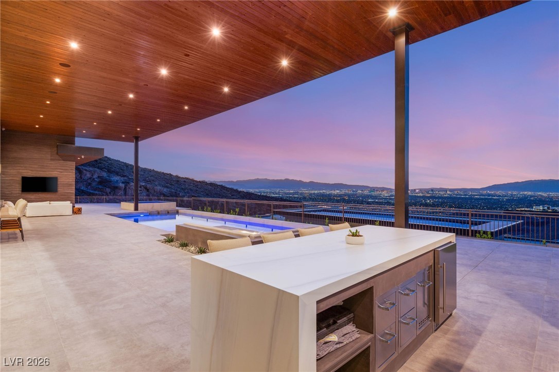 6 Hidden Heights Court