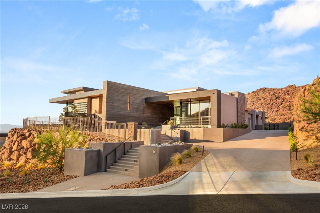 6 Hidden Heights Court