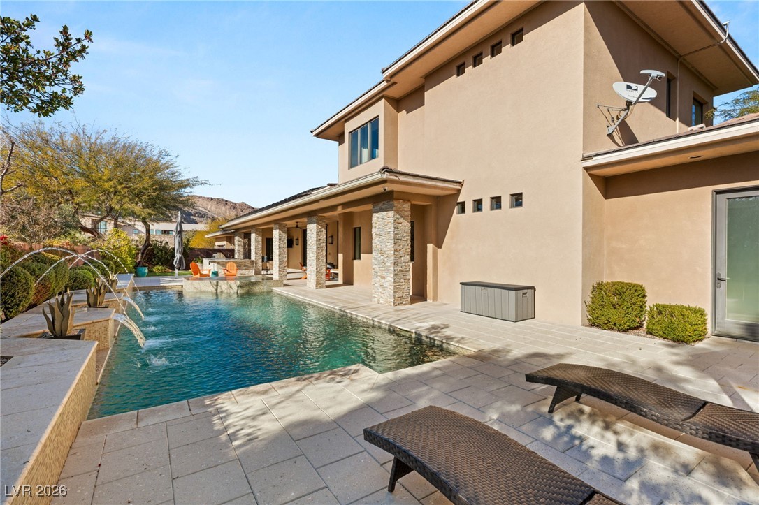11 Misty Peaks Court