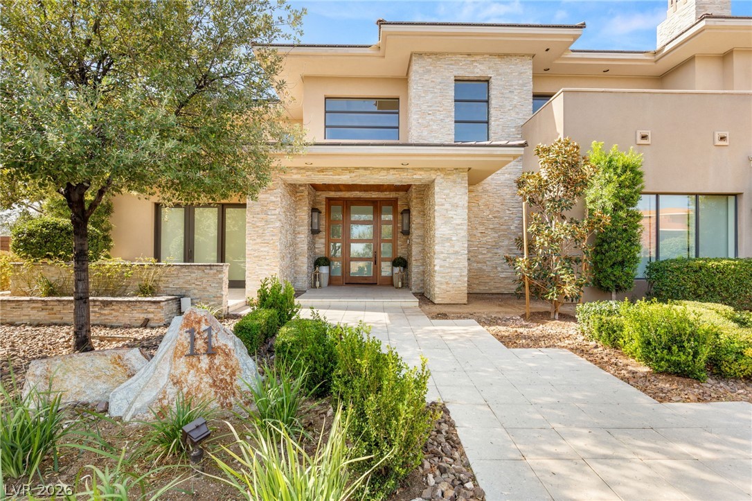 11 Misty Peaks Court
