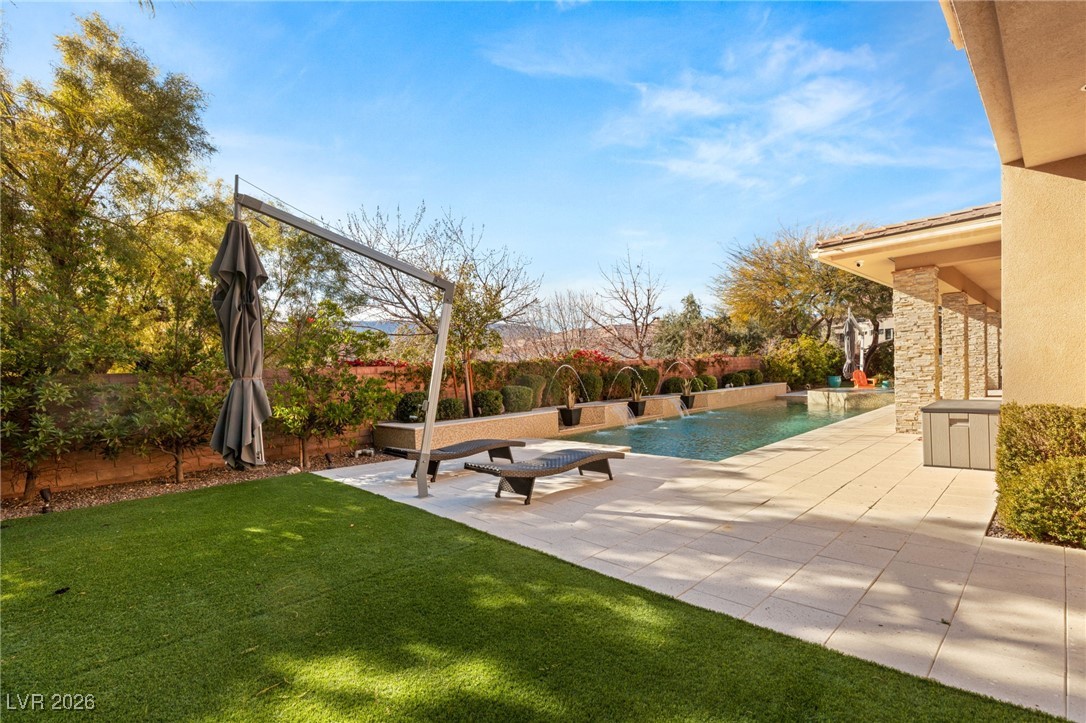 11 Misty Peaks Court