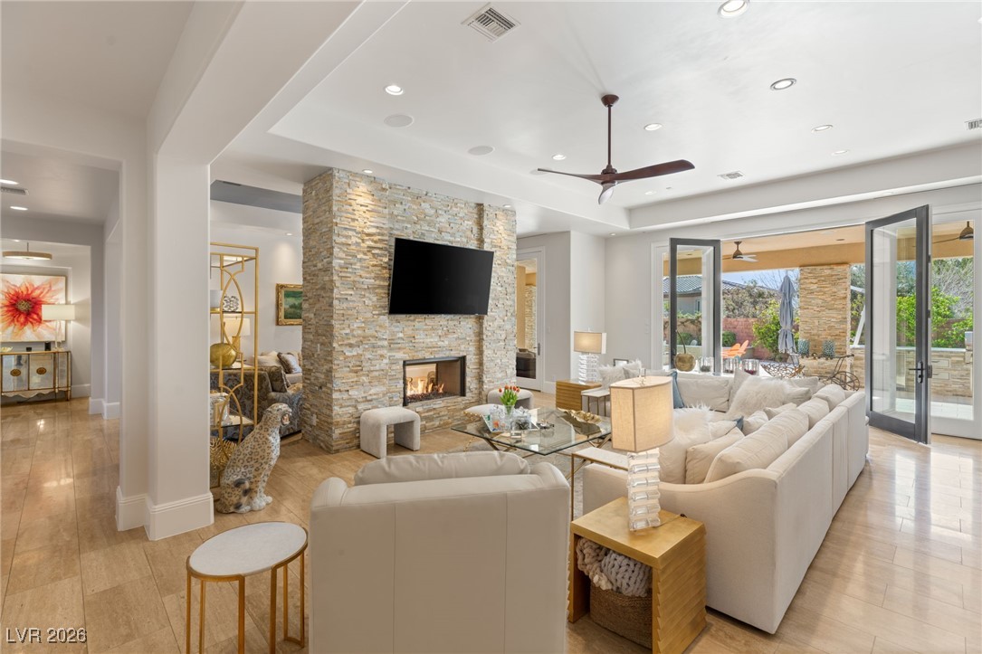11 Misty Peaks Court