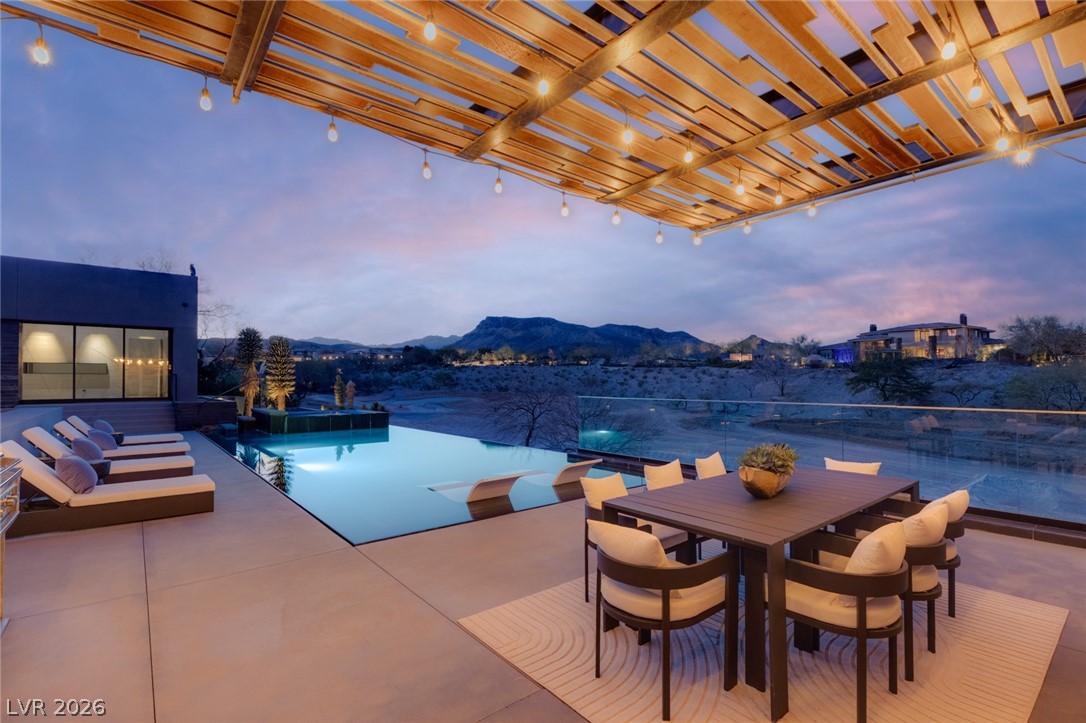20 Soaring Bird Court