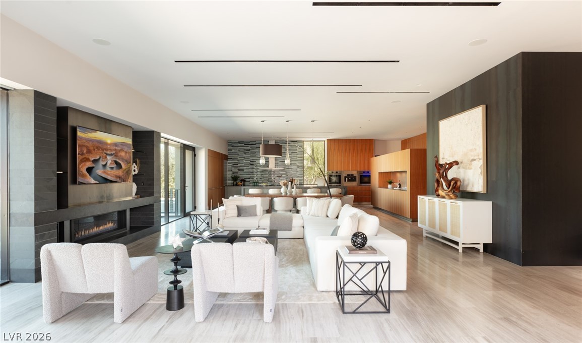 20 Soaring Bird Court