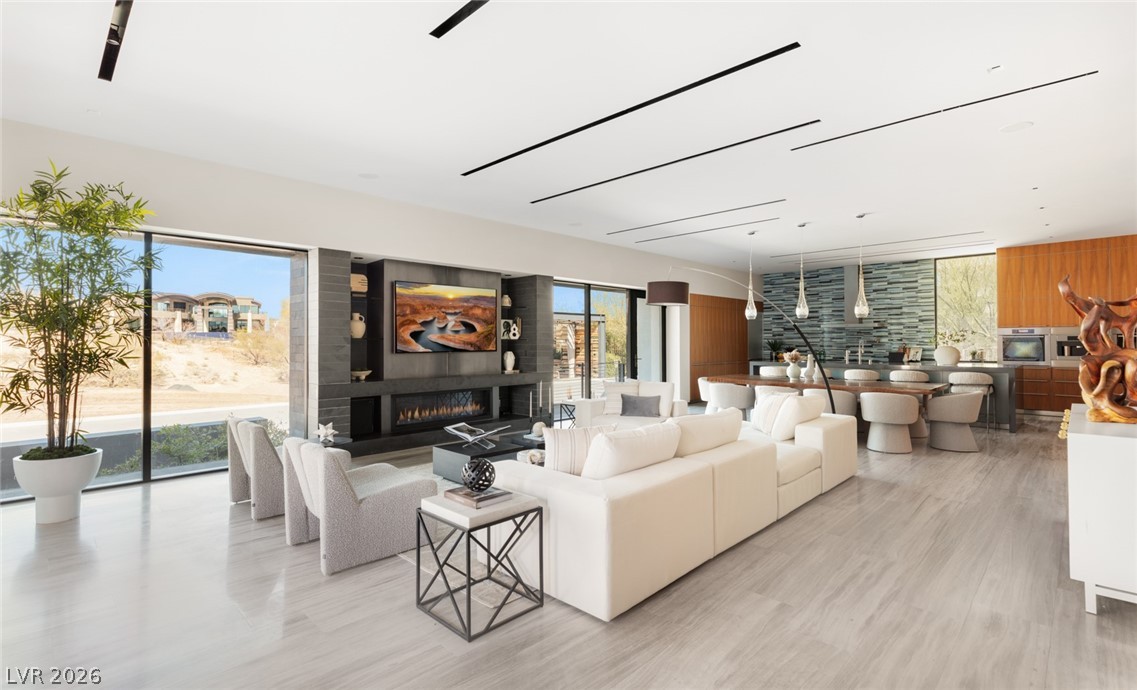 20 Soaring Bird Court