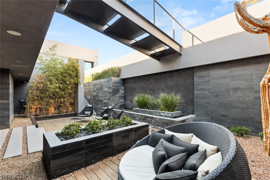 20 Soaring Bird Court