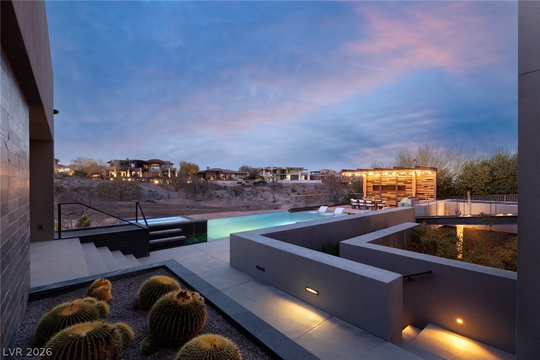 20 Soaring Bird Court