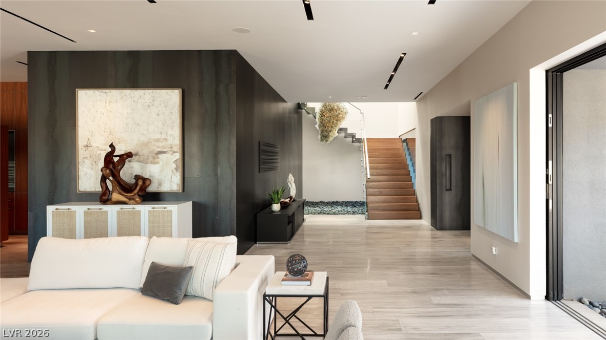 20 Soaring Bird Court