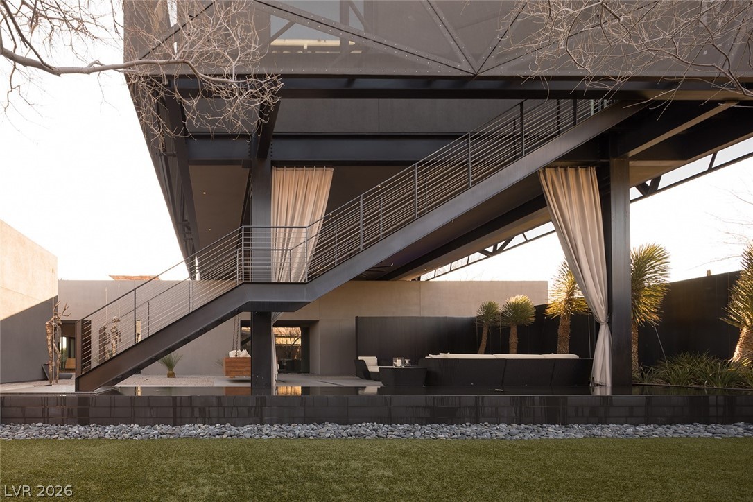 20 Soaring Bird Court