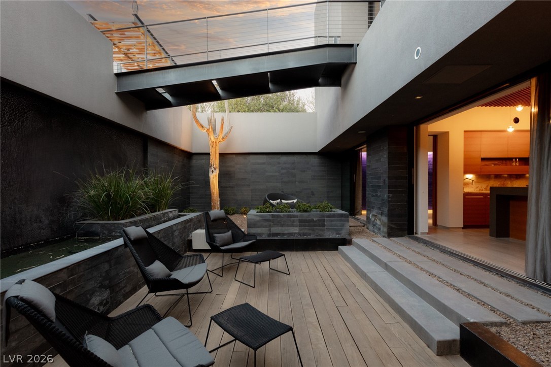 20 Soaring Bird Court
