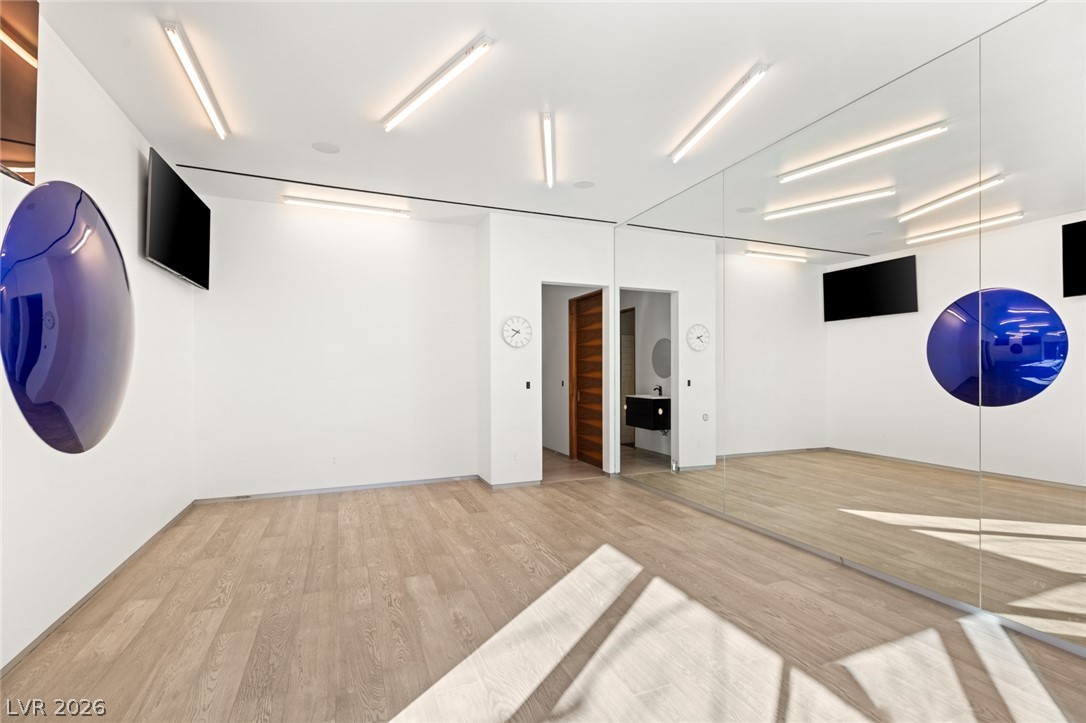 20 Soaring Bird Court