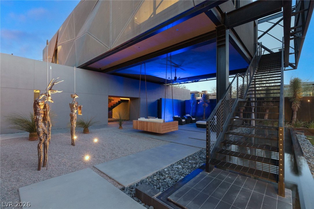 20 Soaring Bird Court