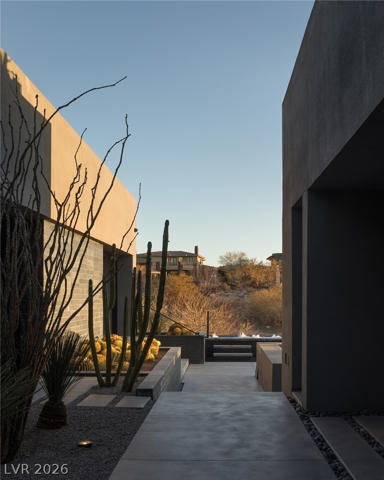 20 Soaring Bird Court