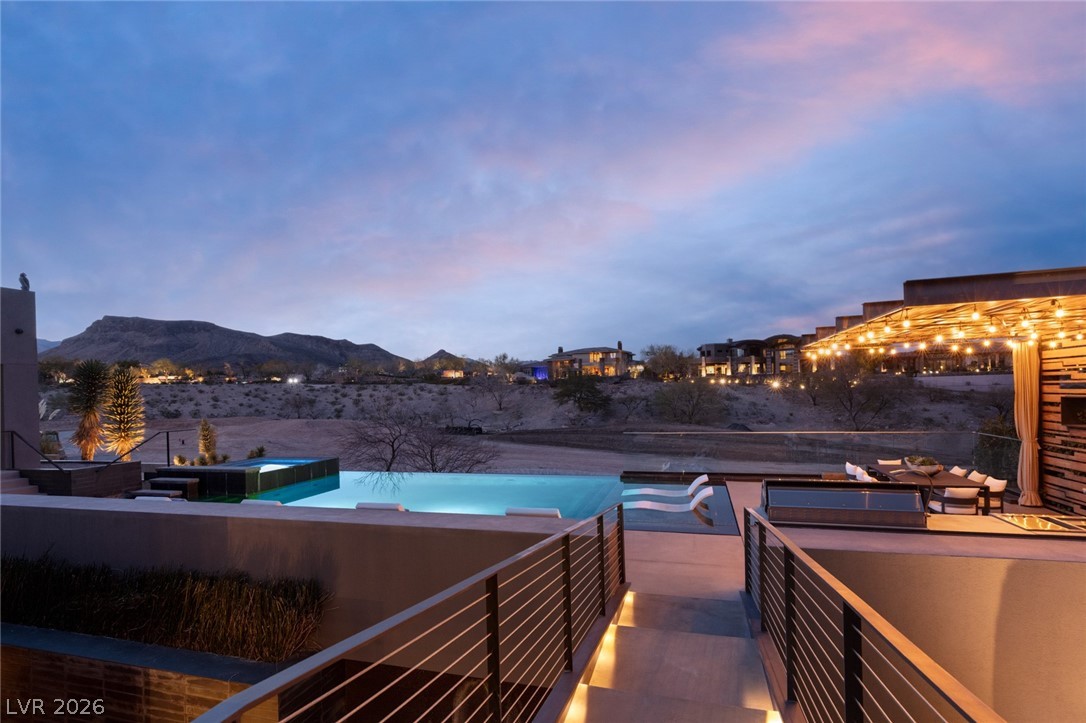 20 Soaring Bird Court