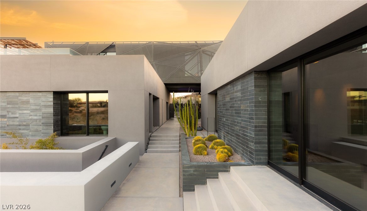 20 Soaring Bird Court