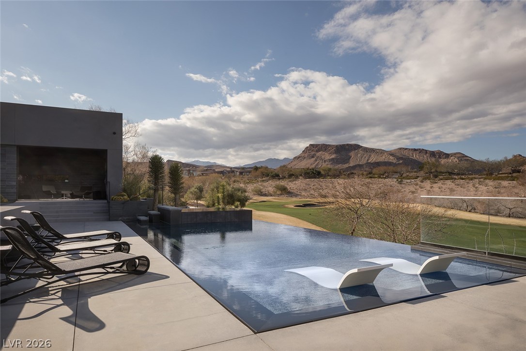 20 Soaring Bird Court