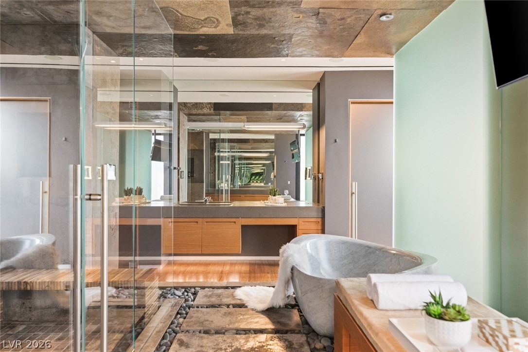 20 Soaring Bird Court