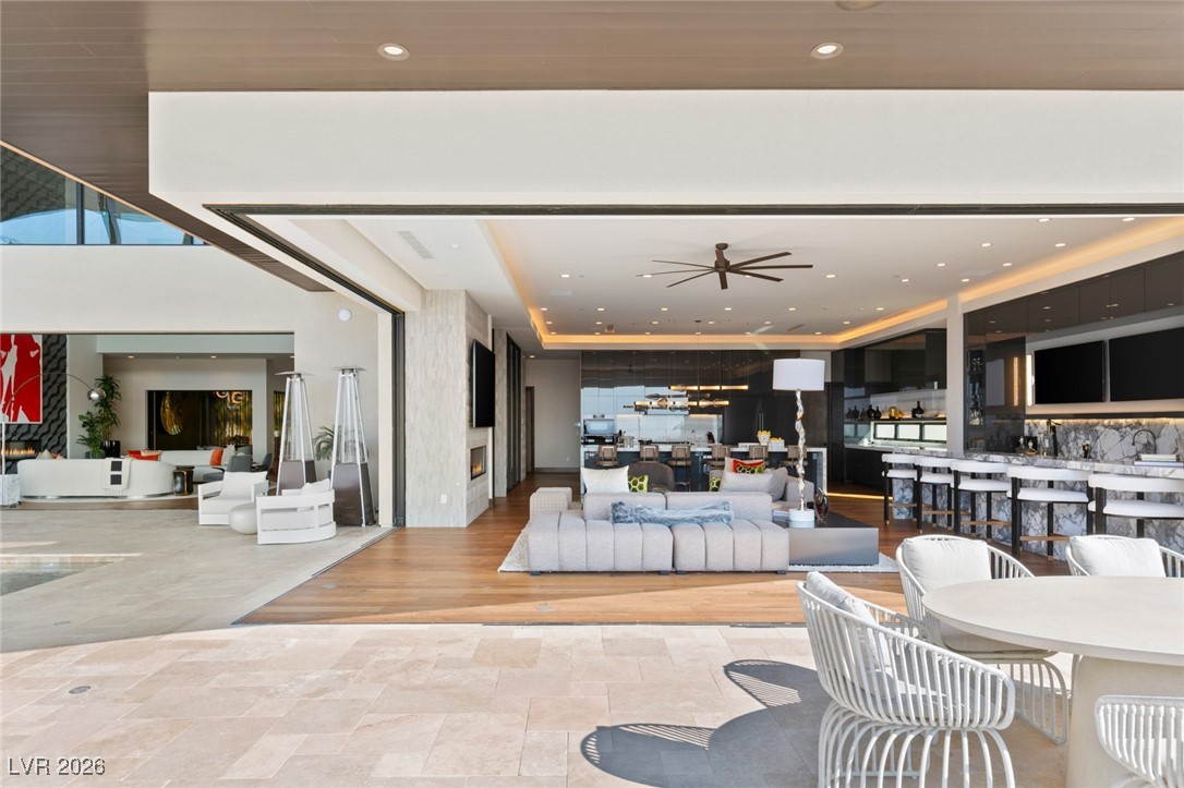 11 Rockstream Drive