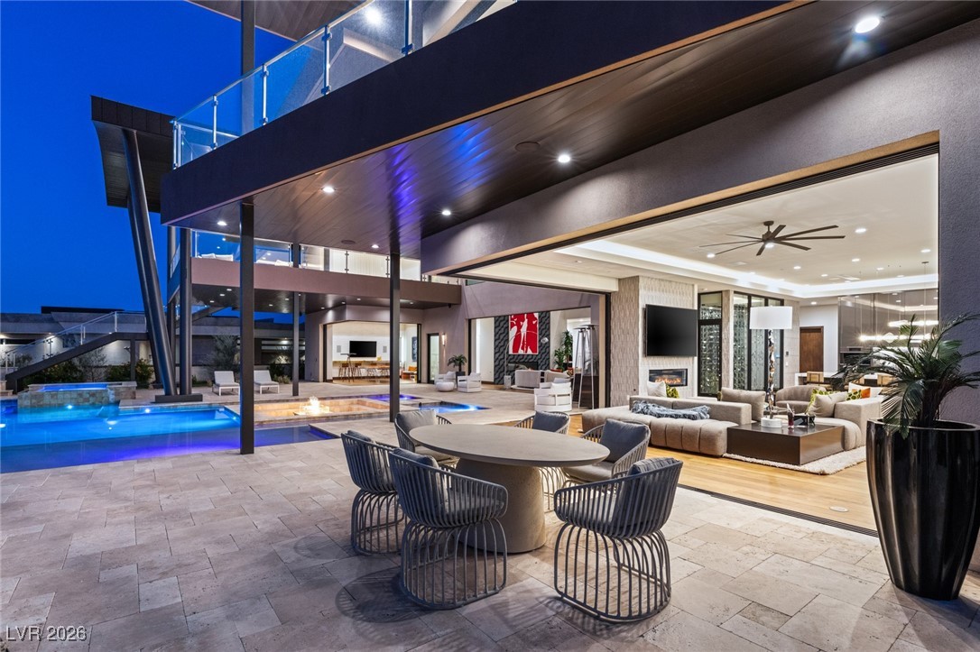 11 Rockstream Drive