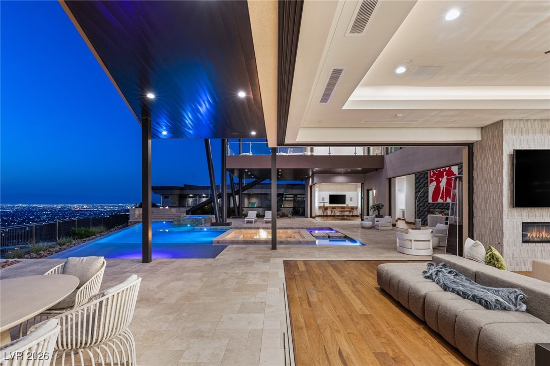 11 Rockstream Drive