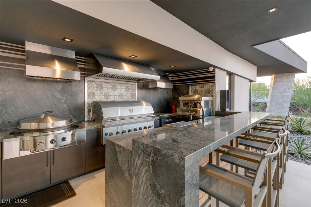 6 Vista Crescent Court