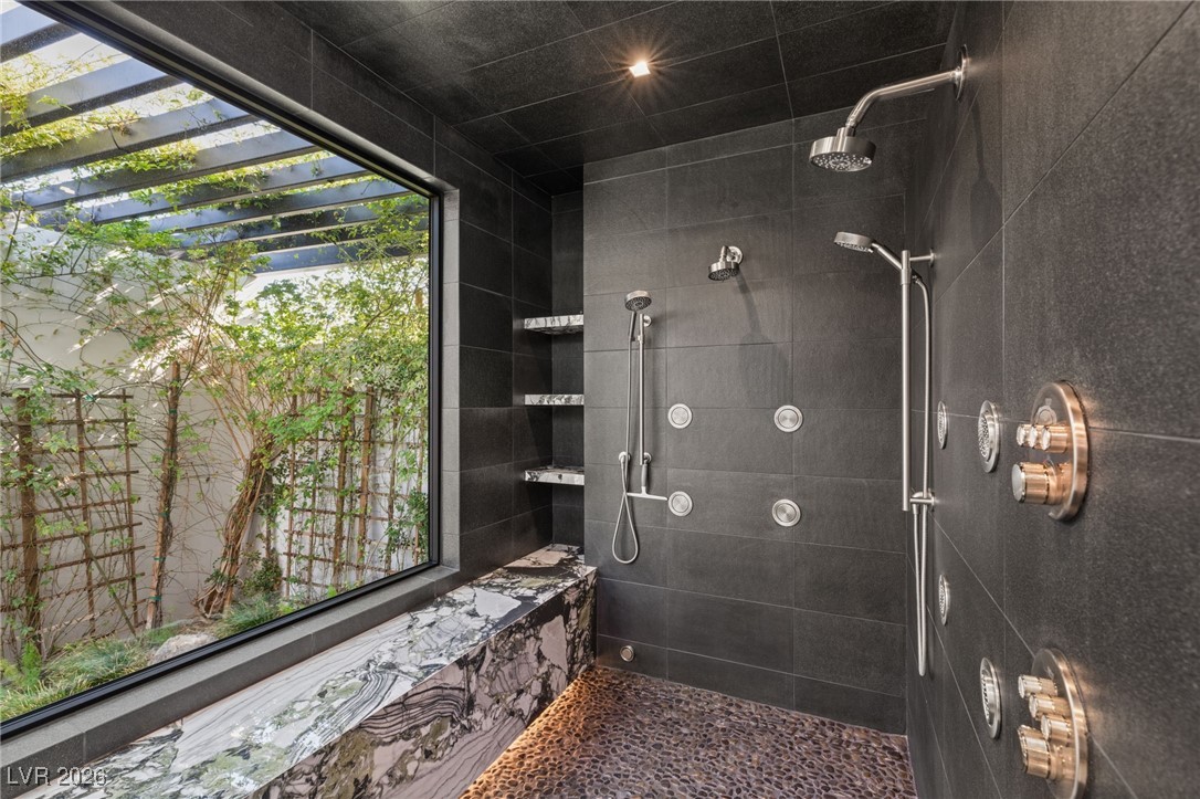 6 Vista Crescent Court