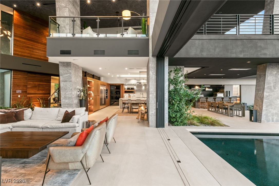 6 Vista Crescent Court