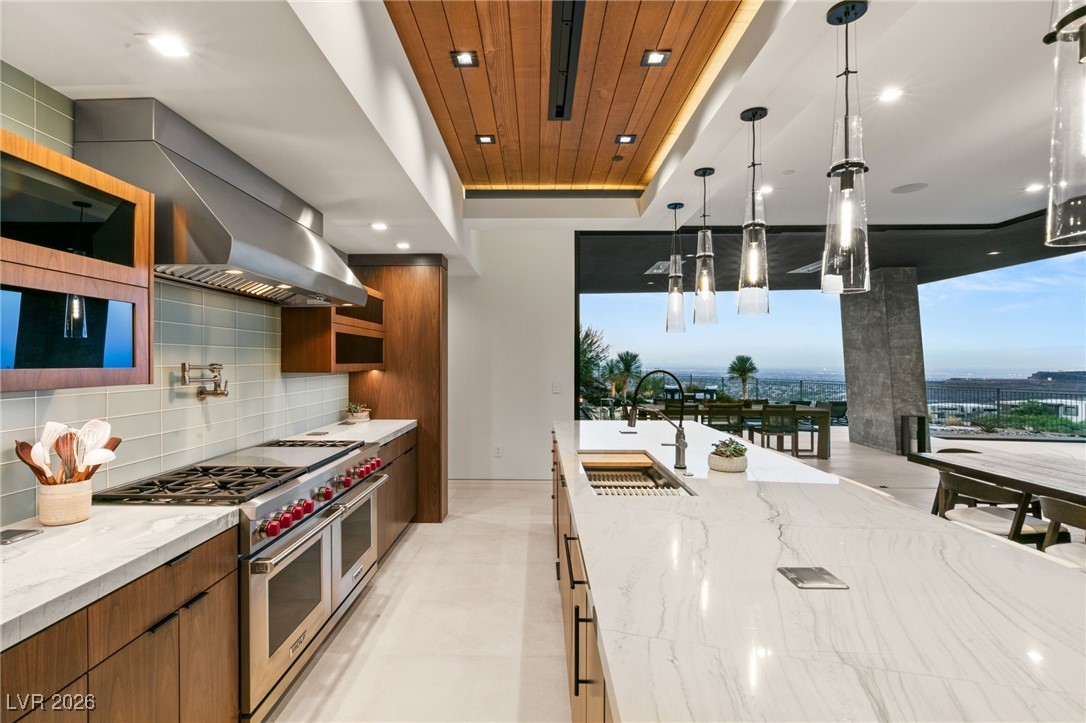 6 Vista Crescent Court