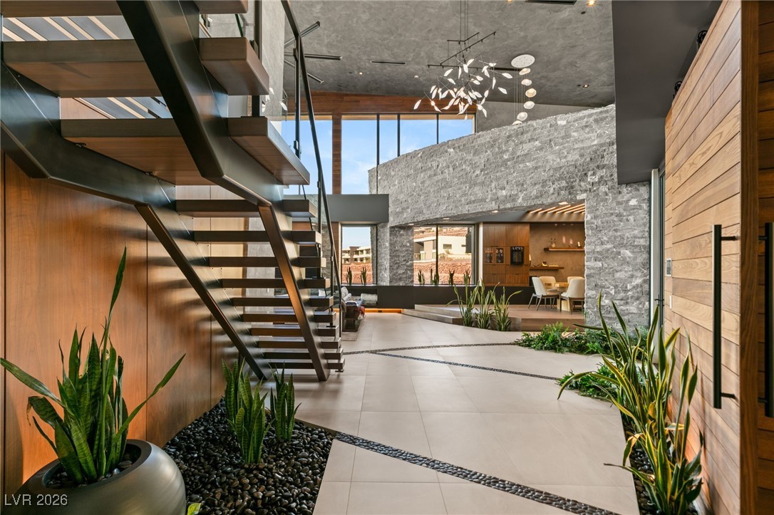6 Vista Crescent Court