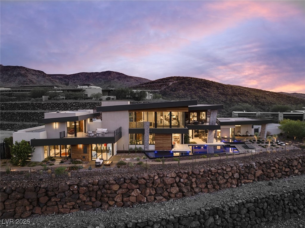 6 Vista Crescent Court